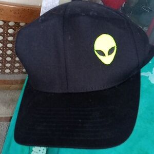 Alien flex fit black hat